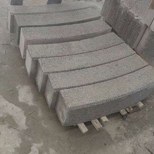 宿州芝麻白弧形路牙石