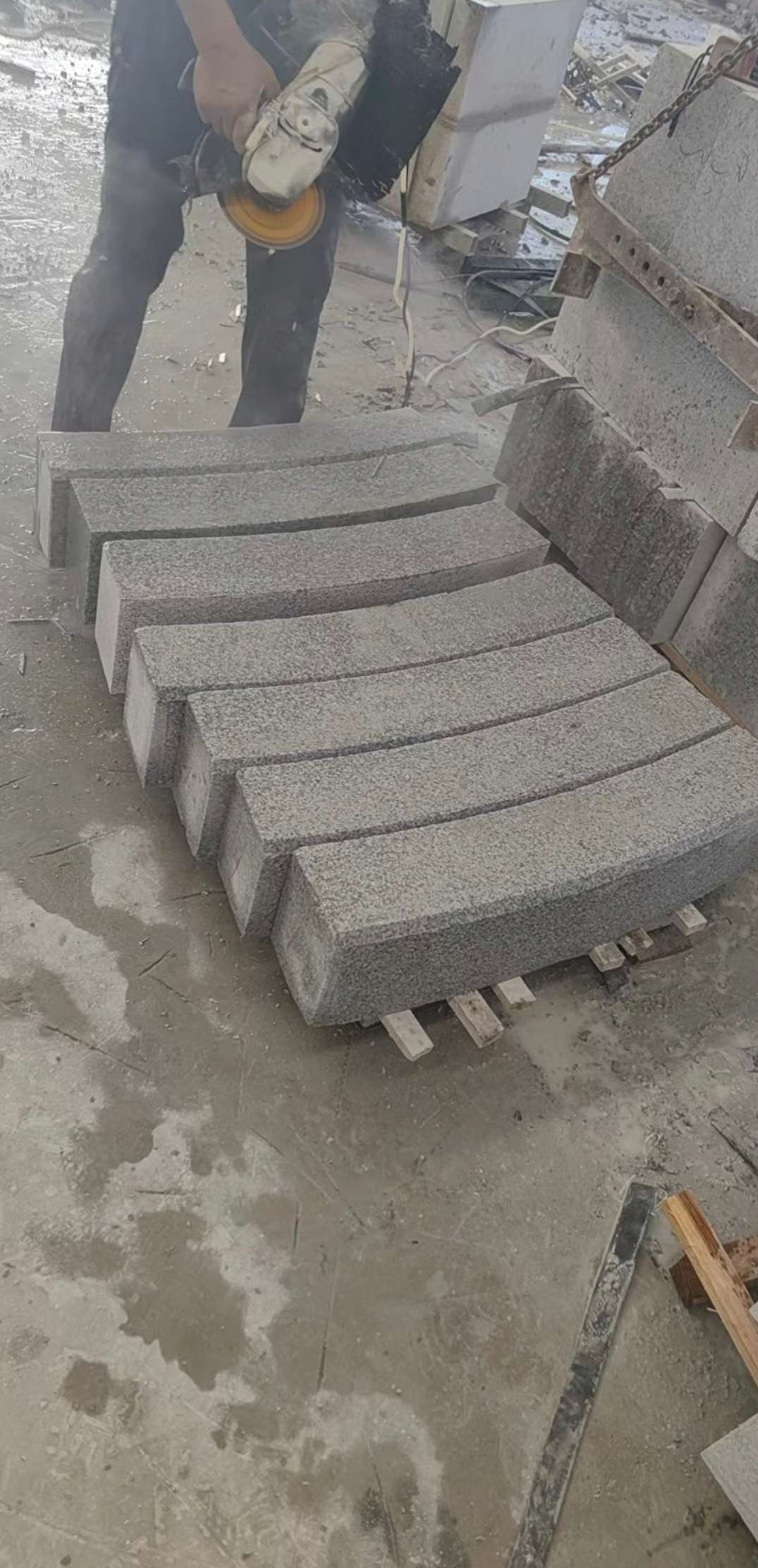 宿州芝麻白弧形路牙石